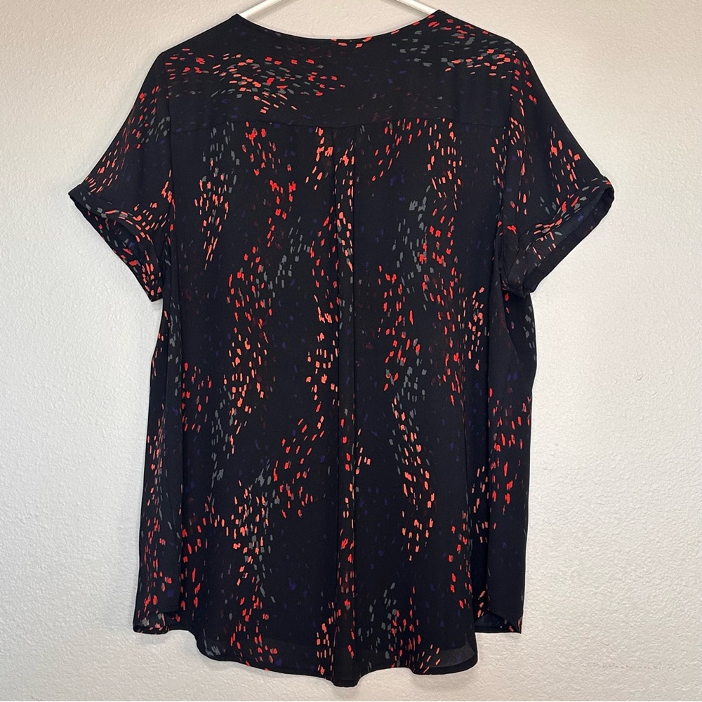 Black Red and Gray Abstract Sheer Long in the Back Blouse Size XL - Picture 4 of 6